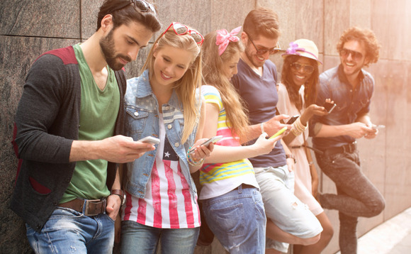 youngpeoplemobilephones-580x358